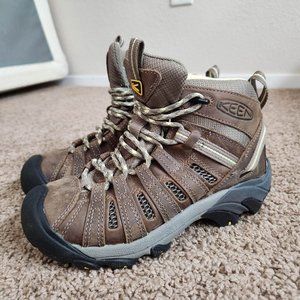 KEEN Voyageur Mid Hiking Boots
